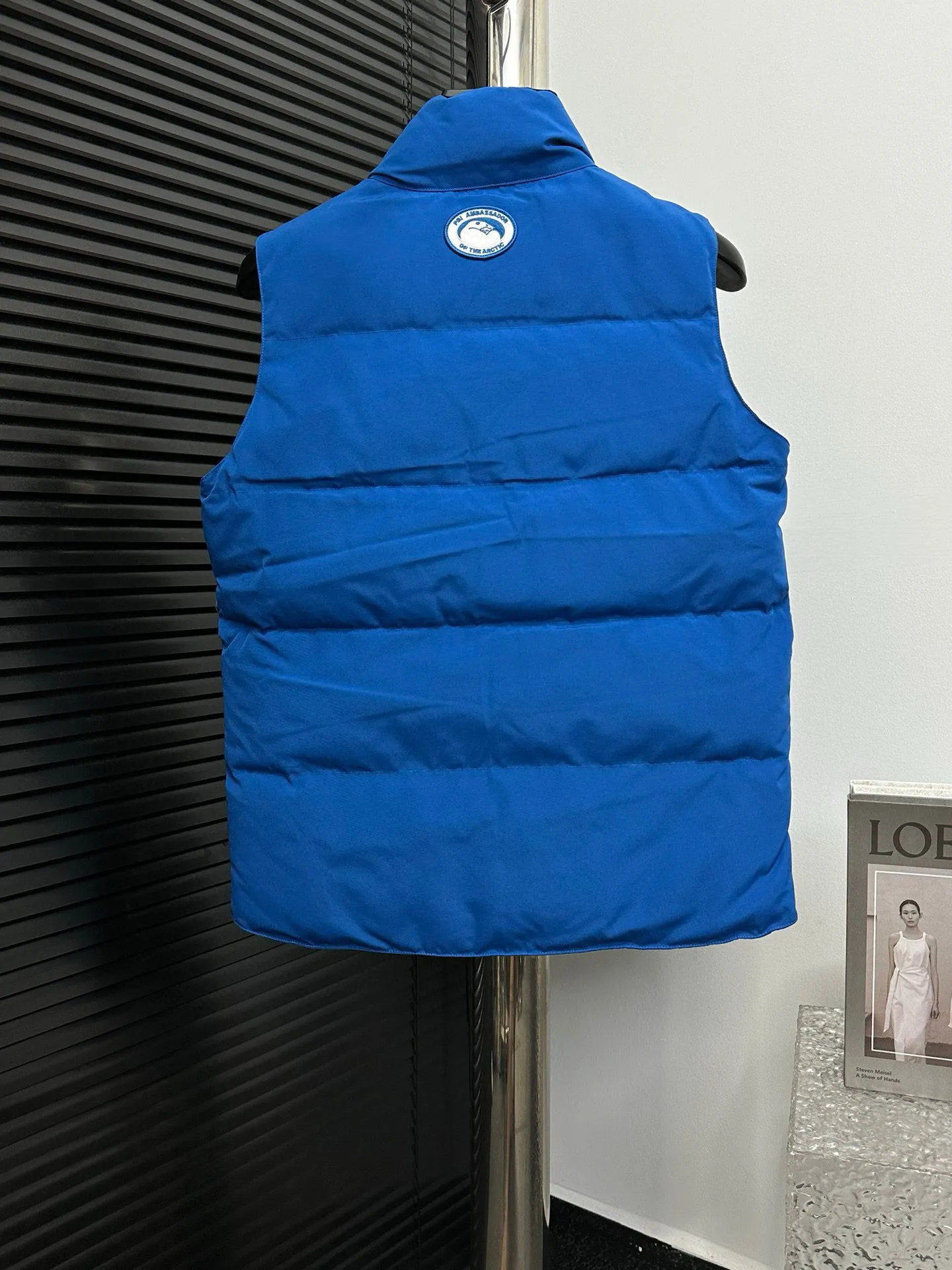P360 [Canada Goose] Canada Goose #Freestyle Crew 4154M Men’s and Women’s Vest Down# ➖ Imported Behringer embroidery machine with customized 10,000-needle embroidery logo! ➖ Imported 21-count polyester-cotton blended original fabric, using Feather-Light 10D waterproof coating fabric, made of 84.5% polyester fiber and 15.5% cotton, 100% the best feel in the entire network! ➖ The genuine official website uses the national standard 80 white duck down, and will never be misled by false claims such as 90 down or goose down! ➖ 100% nylon nylon lining with double double-layer sealing design to prevent velvet from running away. Top-grade polar fleece is used in the collar and pockets to keep warm and comfortable! ➖ Yoshida YKK provides original custom-made electroplated sliders. YKK two-way lockable zippers are tight and smooth and will not peel off paint! ➖ 3M composite original Velcro is durable, and all accessories and hardware are disassembled and customized! ⛔No slander, no exaggeration, no need for too much copywriting, because it is focused, it is professional!  SIZE: XS S M L XL XXL
